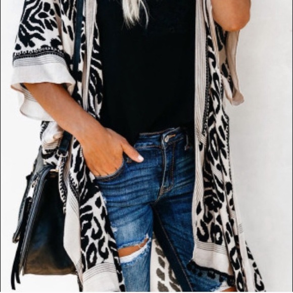 NWT Black & White Boho Pom-Pom Trim Kimono - Picture 5 of 6